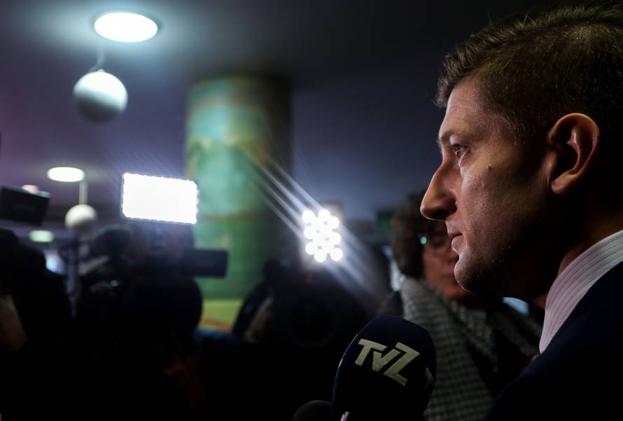 Krapina: Zdravko Marić obratio se medijima prije sjednice Vlade