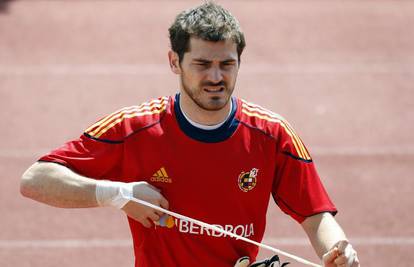 Casillas: Messi je najbolji, ali želim nagradu Xaviju ili Iniestu