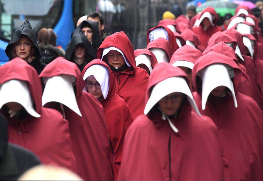 O muškarcima koji mrze žene i ženama koje pritom samo šute