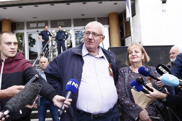 Beograd: Vojislav Šešelj dao izjavu za medije nakon saslušanja tužilaštva Haškog suda