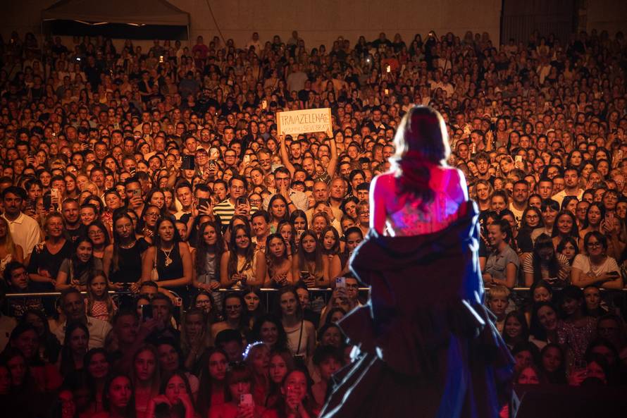 Severina u Opatiji: 'Hrvatska se ne voli dronovima na nebu, već borbom protiv korupcije'