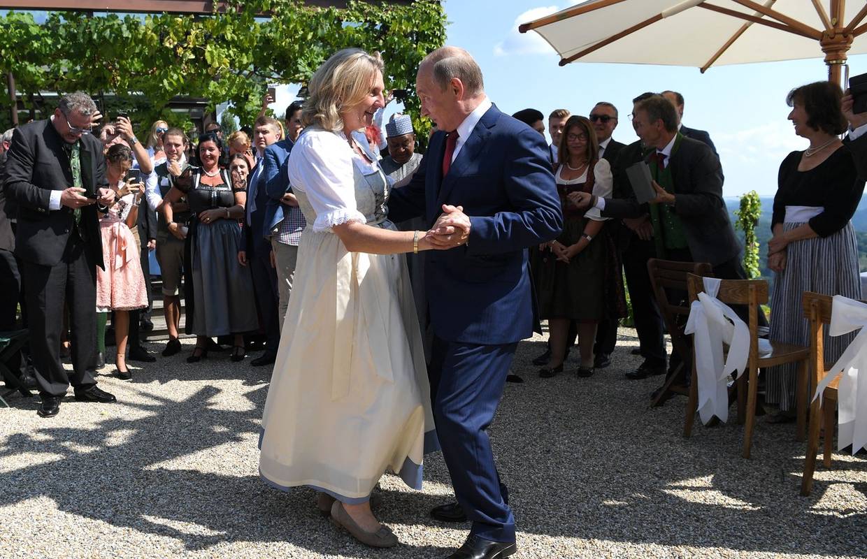 Plesala je s Putinom: Život mi je uništen, morala sam pobjeći...