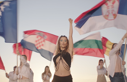 VIDEO Tea Tairović mrda guzom pred zastavama Balkana: 'Srce kao jedno kuca, familija smo'