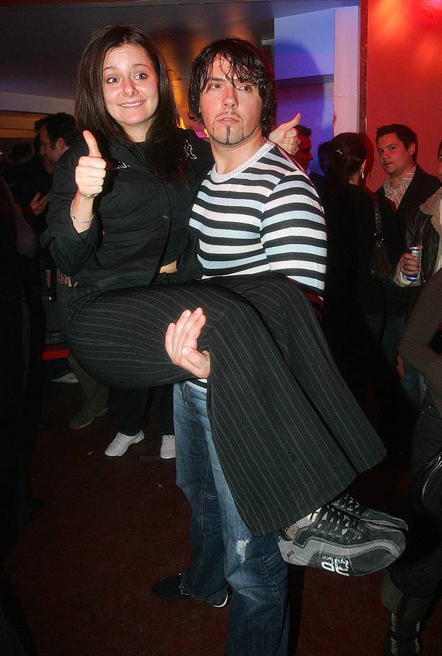 ARHIVA - Proslava pobjede Hamdije Šeferovića u reality show-u Big Brother 2005. godine