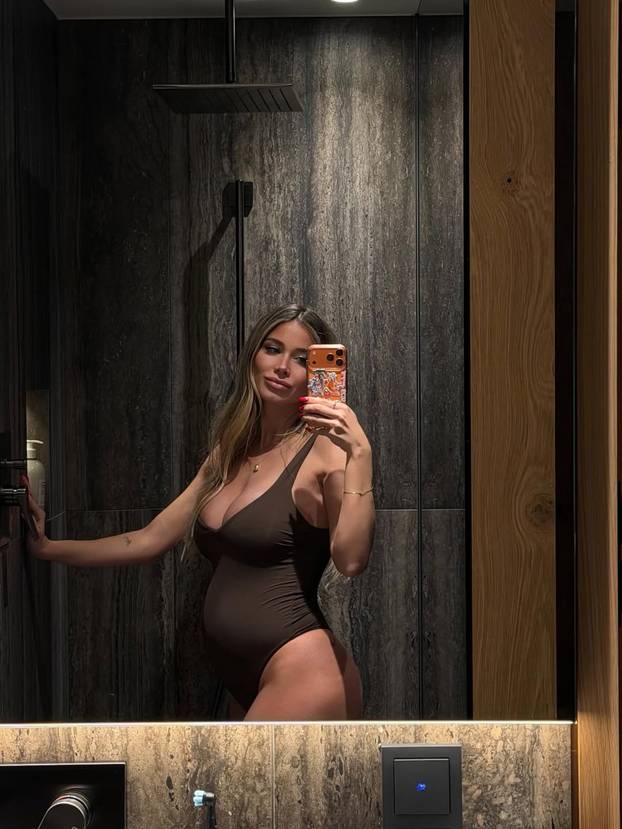 FOTO Trudna Diletta ne odustaje od vježbanja, uz mišiće pokazala i sve veći trbuh