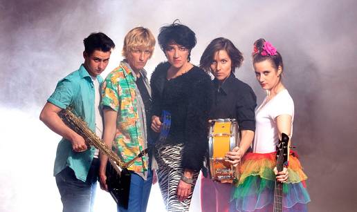 &Scaron;areni indie-pop-cabaret svijet benda &bdquo;U pol 9 kod sabe"