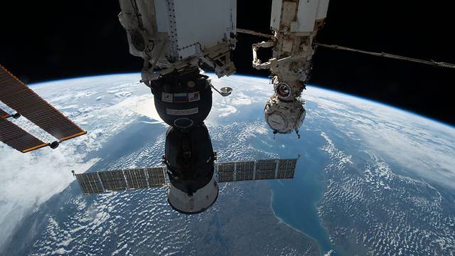 Ruski spasilački brod stigao na ISS po dva Rusa i Amerikanca