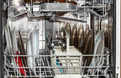 9 predmeta koje  nikad ne biste trebali stavljati u perilicu suđa