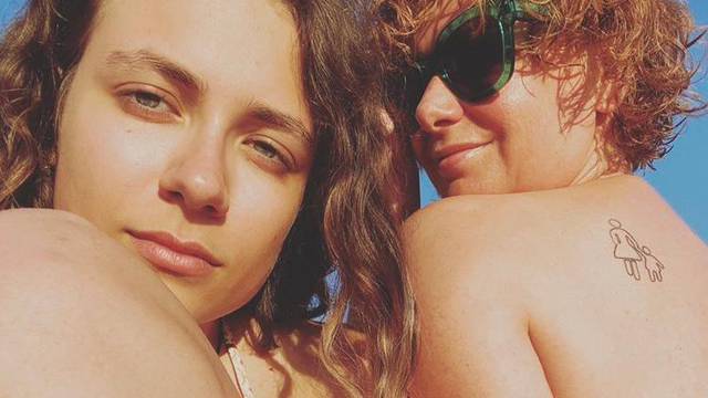 Nina Violić objavila fotku s kćeri Rozom (19), pozornost su ukrale njihove usklađene tetovaže