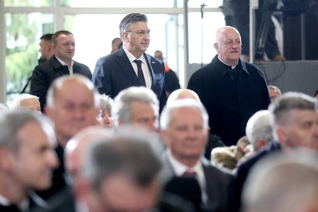 Zagreb: Brojni političari dolaze na uskrsnu misu 