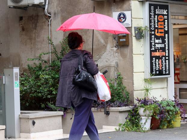 Šibenik: U Šibeniku pada kiša