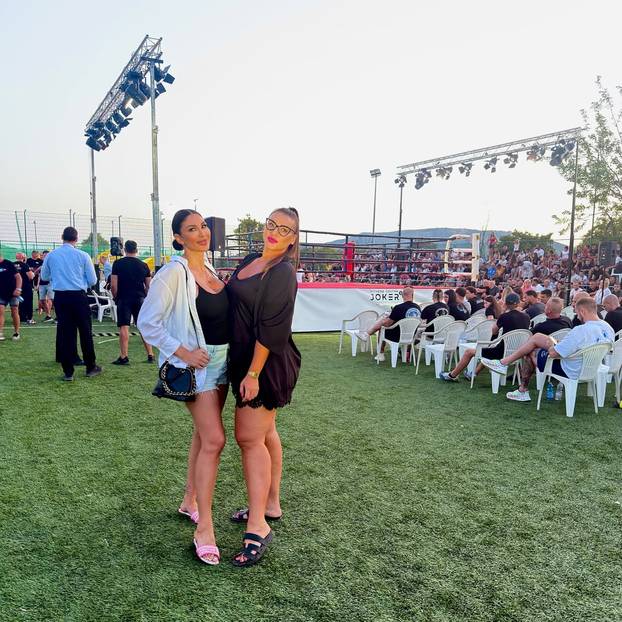 FOTO Zanosna Splićanka pliva s dupinima, a u ringu je zbog oca. Nedavno se i zaručila...