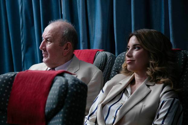 Nives u seriji igra djevicu Nenu: Zakopčana do grla šokirala sve!