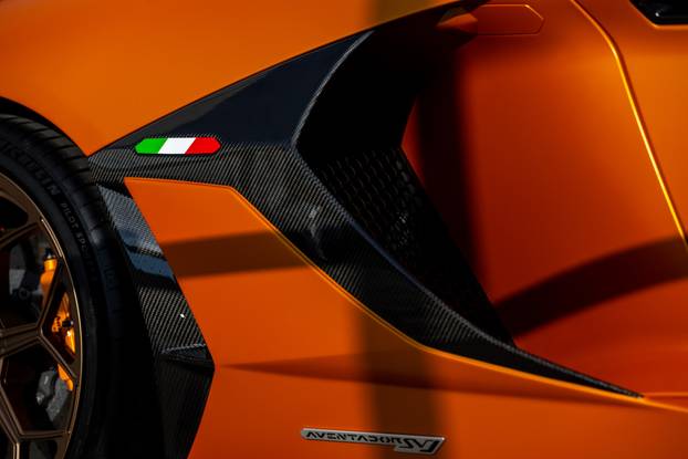 Zagreb: Ispred Z Centra izložena limitirana izdanja luksuznih i supersportskih automobila