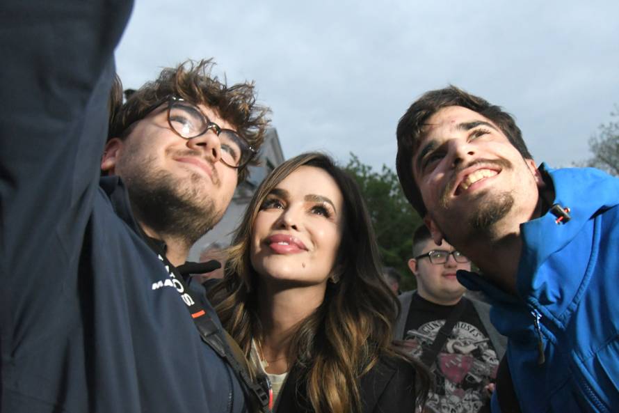 Virovitica: Severina dočekala srpske studente koji trče do Bruxellesa