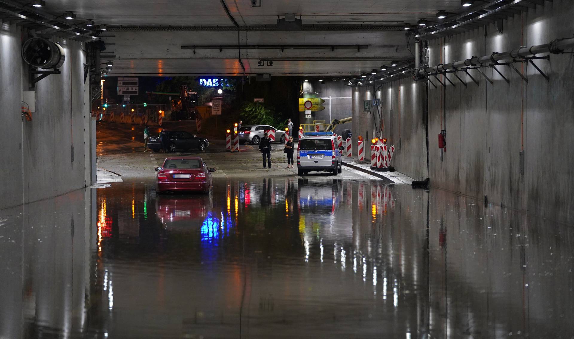 Floods and hail in the southwest