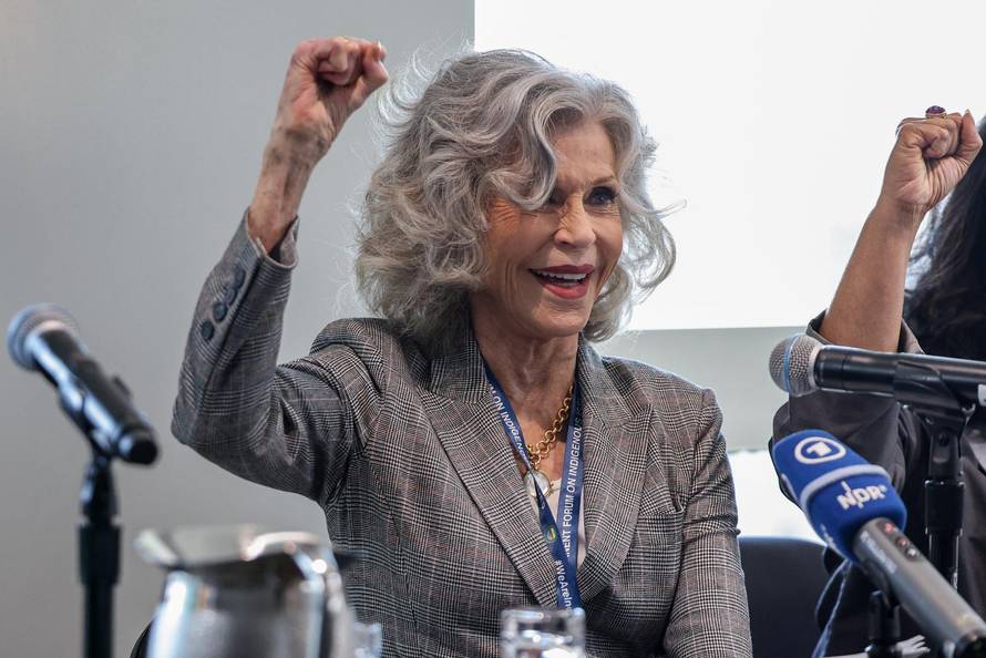 Actor Fonda joins Greenpeace at press conference against Trump's environmental policies