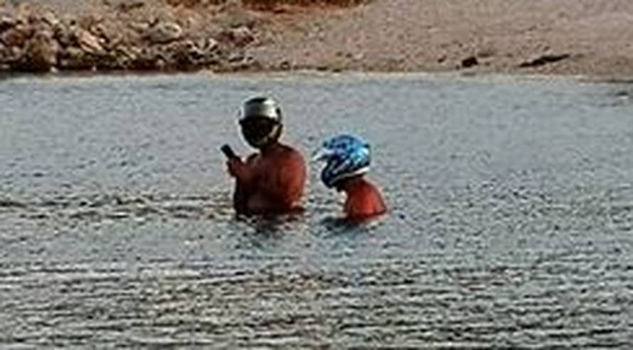 Daft punk kod Trogira: Ovo štiti od korone, ajkula i 5G zajedno