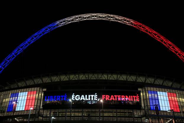 London: Za vrijeme treninga francuske reprezentacije stadion osvijetljen u bojama zastave