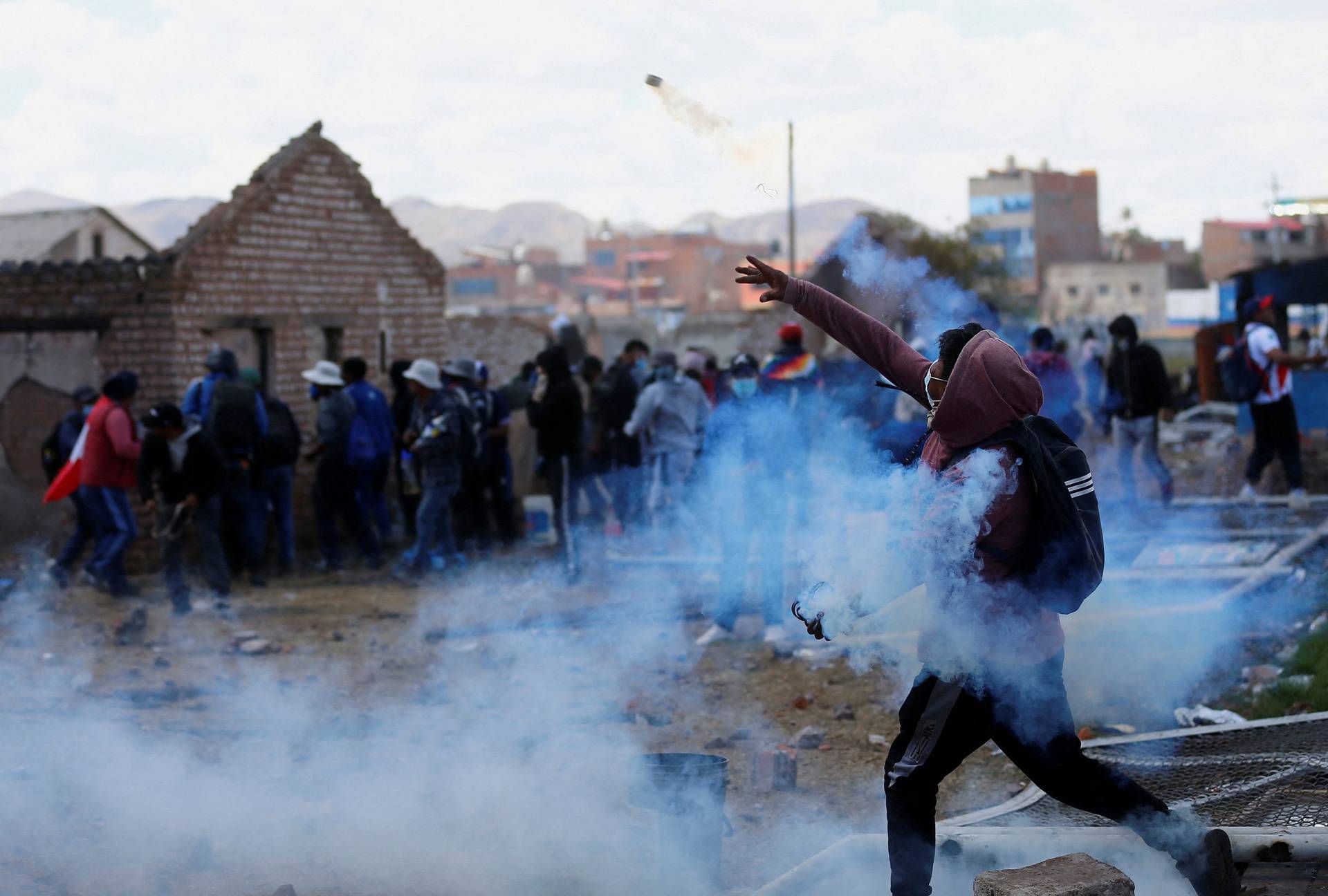 Demonstrators clash with security forces in Juliaca