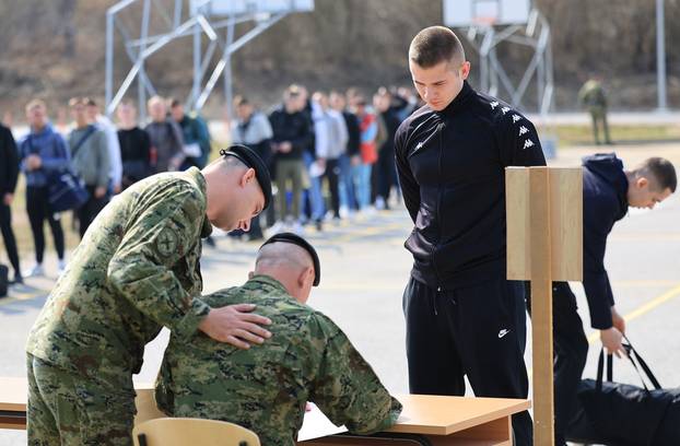 Ministar Anušić i general Kundid na prvom danu TVO-a na Slunju