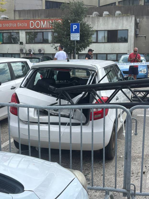 FOTO Split kao nakon tornada! Ovo je prognoza za danas: Za tri regije upalili alarm zbog oluje