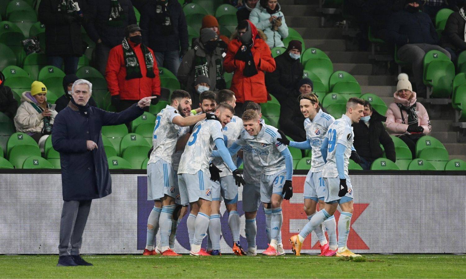 Dinamovci su sami u hotelu, a maske su obavezne. Testirani su i vozači koji ih voze na stadion