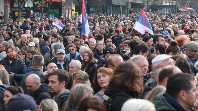 Beograd: Kod Terazijske česme održan prosvjed zbog navodne izborne krađe na poziv inicijative ProGlas