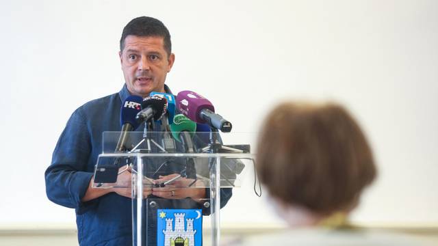 Zagreb: Zastupnik Gradske skupštine Tomislav Stojak na konferenciji za medije