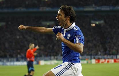 Schalke golom Raula izborio vrh tablice, remi za Hannover