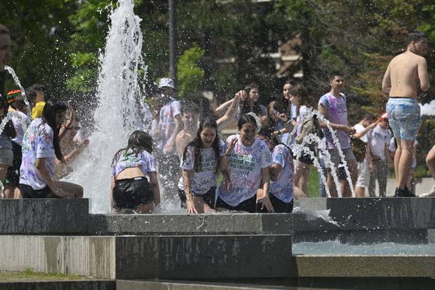 Beogradski maturanti proslavili zadnji dan škole