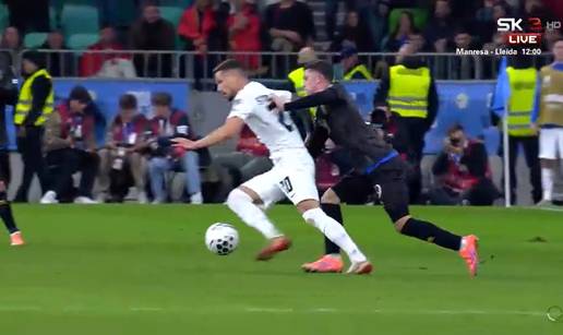 VIDEO Bizaran nastup biv&scaron;eg dinamovca: U&scaron;ao u igru, dobio dva &zcaron;uta u &scaron;est minuta i iza&scaron;ao!