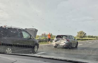 FOTO Kaos na cestama: Kolona od 6 km zbog sudara, a zbog vode zatvorena A1 kod Ravče