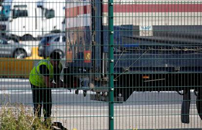U Belgiji pronašli 12 preživjelih migranata u kamionu hladnjači