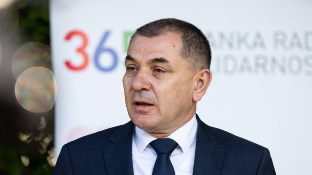 Lovrić dao ostavku, ali je ostao na masnoj savjetničkoj plaći