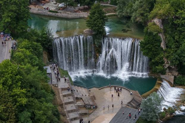 Jajce: Povijesni grad poznat po svojem veli&ccaron;anstvenom  vodopadu