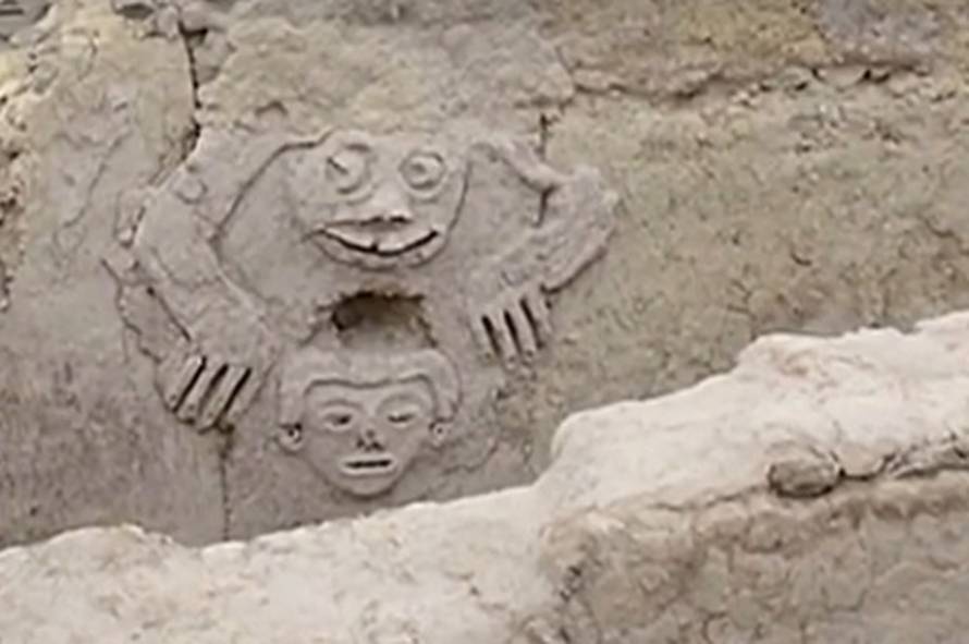 Peruanski arheolozi su pronašli drevni reljef star 3.800 godina