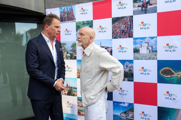 Alexandria: John  Malkovich iznenadio Vatrene u hotelu Aka