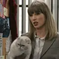 Taylor se na Emmyjima pojavila s ma&ccaron;kom Oliviom Benson