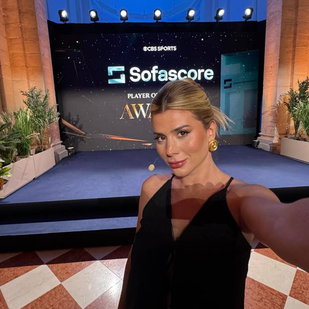 FOTO Fatalna plavuša tečno govori čak četiri jezika, a prije novinarstva bila je konobarica