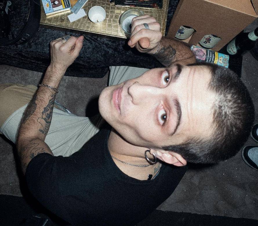 Frontmen Maneskina zabrinuo fanove: 'Pogledaj se na što ličiš, želimo natrag starog Damiana'