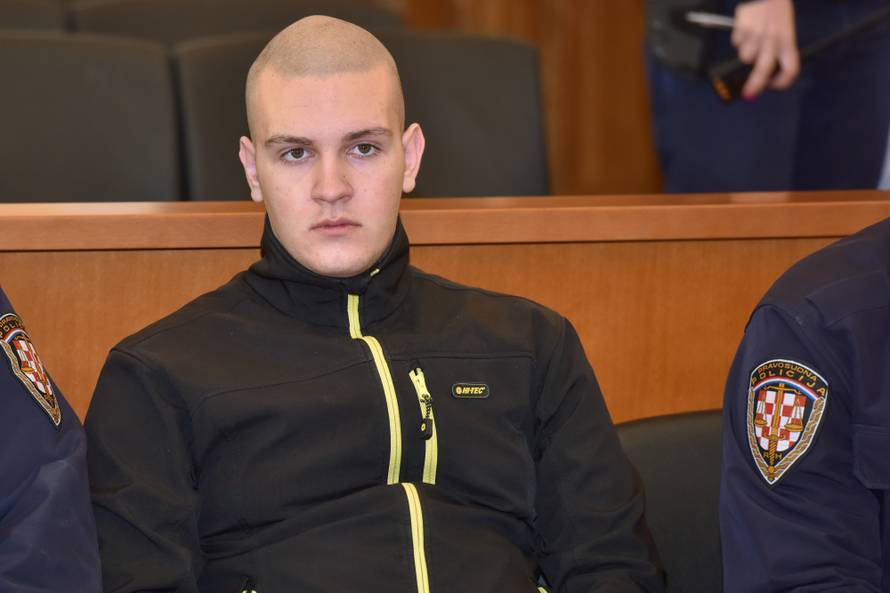 Tin Šunjerga reže se po cijelom tijelu i gasi čikove po svom licu