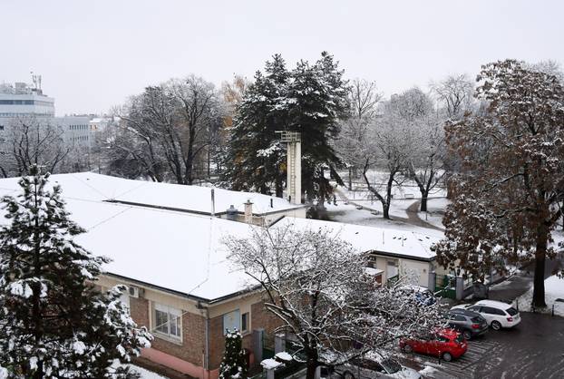 Sisak se probudio prekriven snijegom