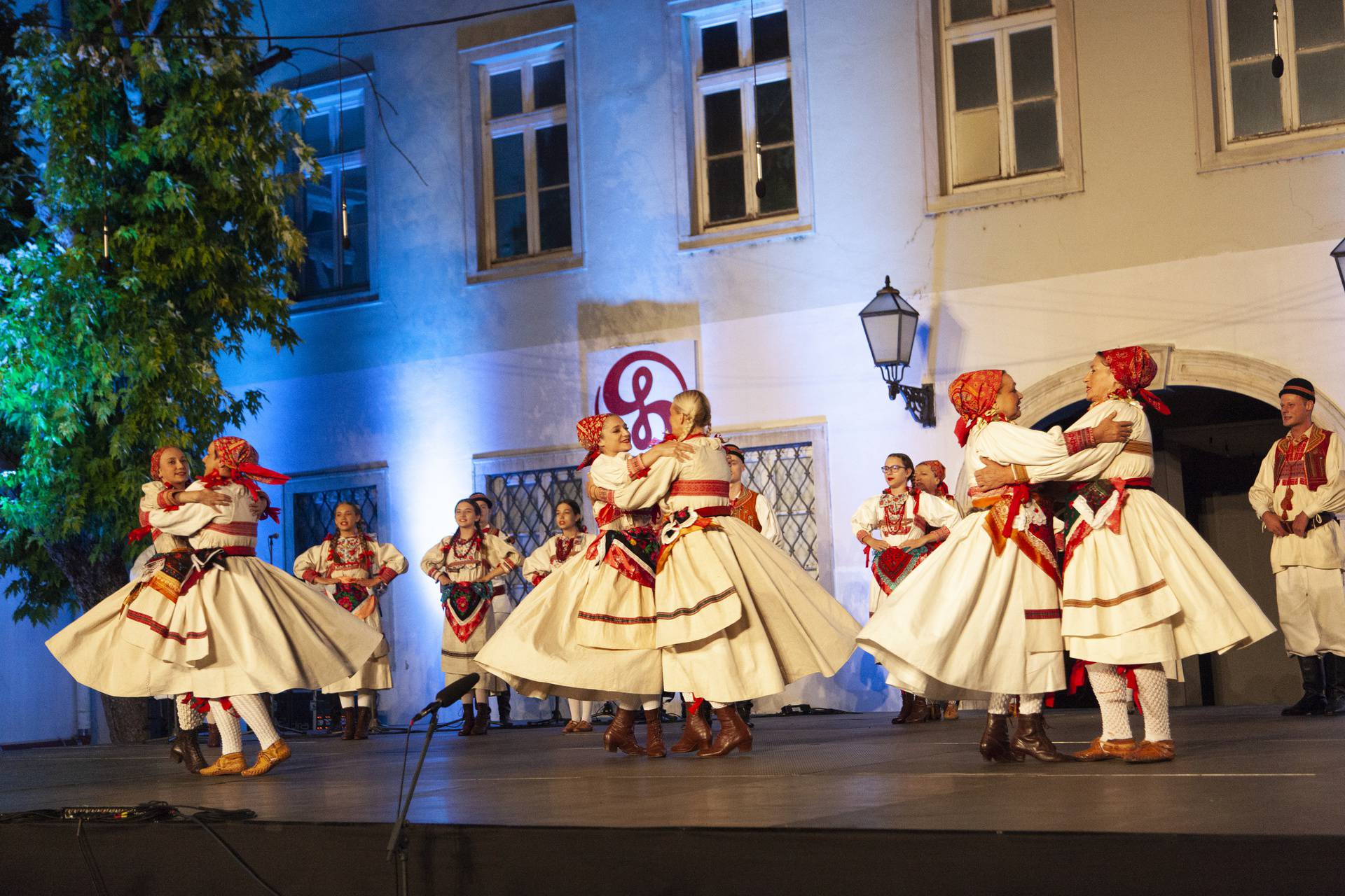 Srpanj u Zagrebu u znaku folklora