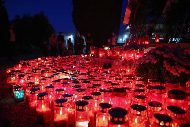 Zadar: Večernji pogled na Gradsko groblje na blagdan Svih svetih