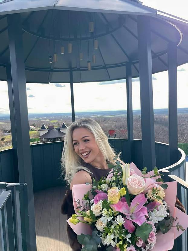 FOTO Ova srpska influencerica više je od 'lijepog lica', a radila je i kao 'sezonac' u Hrvatskoj