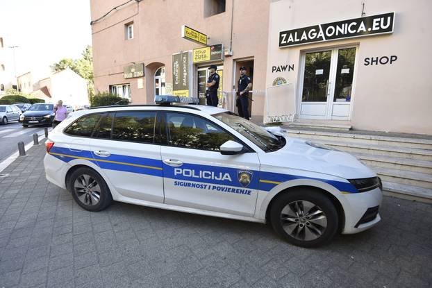 U Šibeniku nožem ubijen mladić, djevojka se bori za život