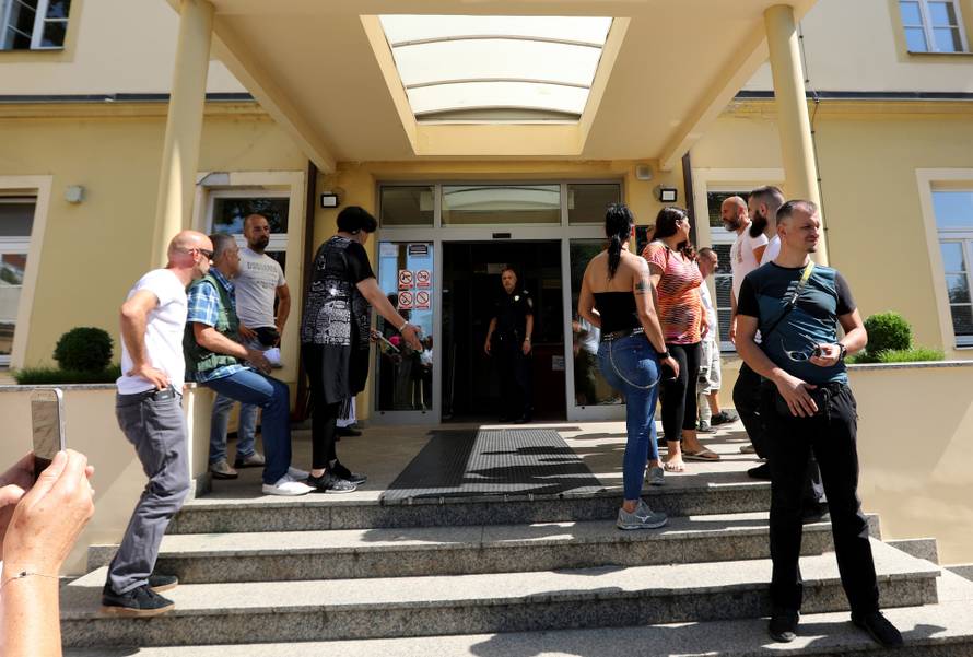 Transparenti podrške Marku Franciškoviću ispred suda u Ilici gdje se očekuje pravomoćnost njegove presude