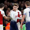 Tottenham srušio Arsenal, Alli pogođen plastičnom bocom!