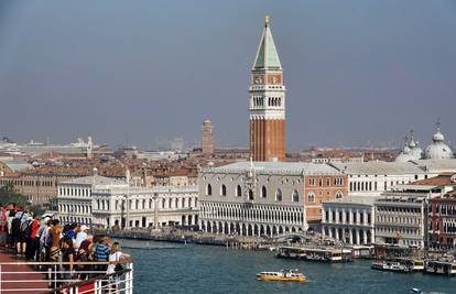 Venecija turistima na izletu želi nastaviti naplaćivati pristojbu